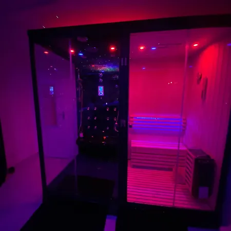 Le Cadre Noir Lux Spa, Sauna, Jacuzzi *