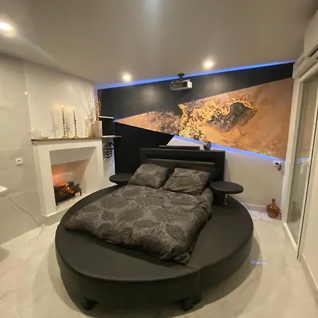 Le Cadre Noir Lux Spa, Sauna, Jacuzzi * 索米尔