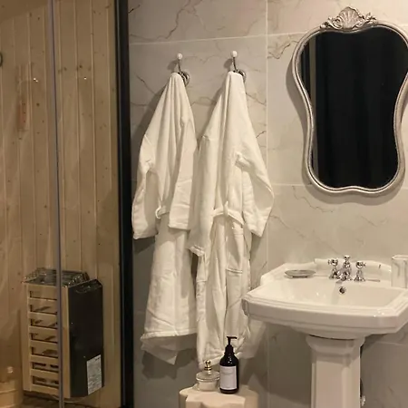 Le Cadre Noir Lux Spa, Sauna, Jacuzzi, Hammam 公寓