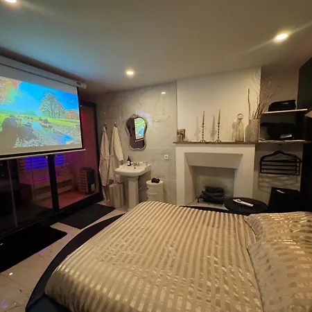 Le Cadre Noir Lux Spa, Sauna, Jacuzzi