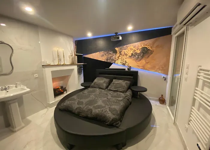 Le Cadre Noir Lux Spa, Sauna, Jacuzzi, Hammam * Saumur