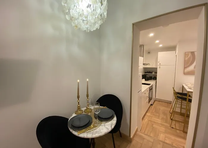 Le Cadre Noir Lux Spa, Sauna, Jacuzzi, Hammam * 쏘뮤흐